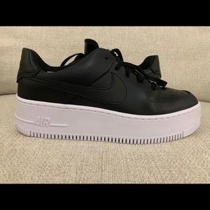 NIKE AIR FORCE 1 Sage Low